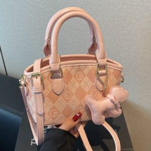 Quality Fendi bag with charm